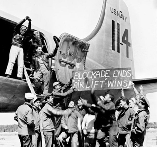 Fight crews celebrate the end of the Berlin Blockade (US Air Force)